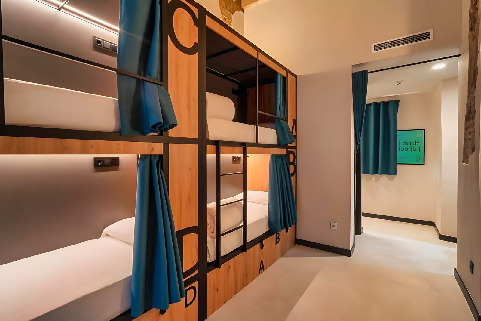 The Central House Granada 4★ · Heritage hostel with 316 beds · view 6
