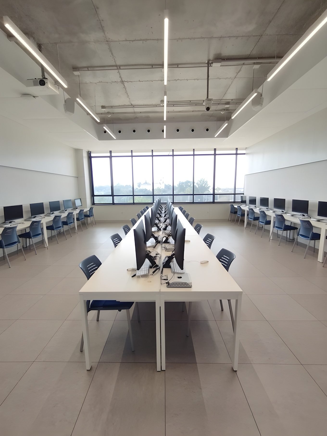 Universidad Loyola · Health Sciences Campus · view 10