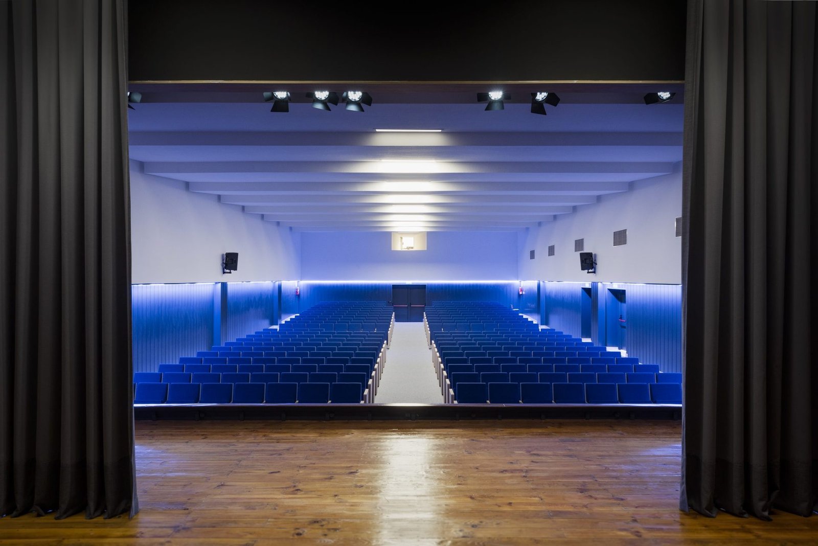 Colegio Sagrada Familia de Urgel · Assembly hall refurbishment · view 4