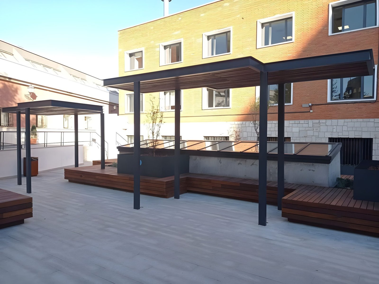 Universidad San Pablo CEU · Faculty of Law & Economics · Plaza and cafeteria · view 2