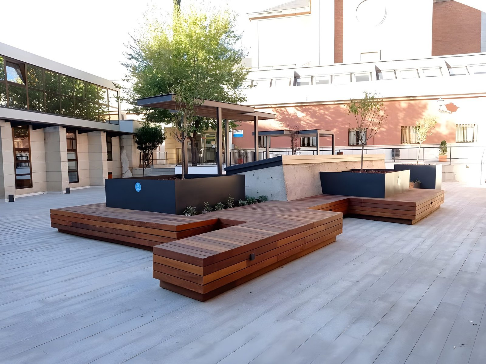 Universidad San Pablo CEU · Faculty of Law & Economics · Plaza and cafeteria · view 3