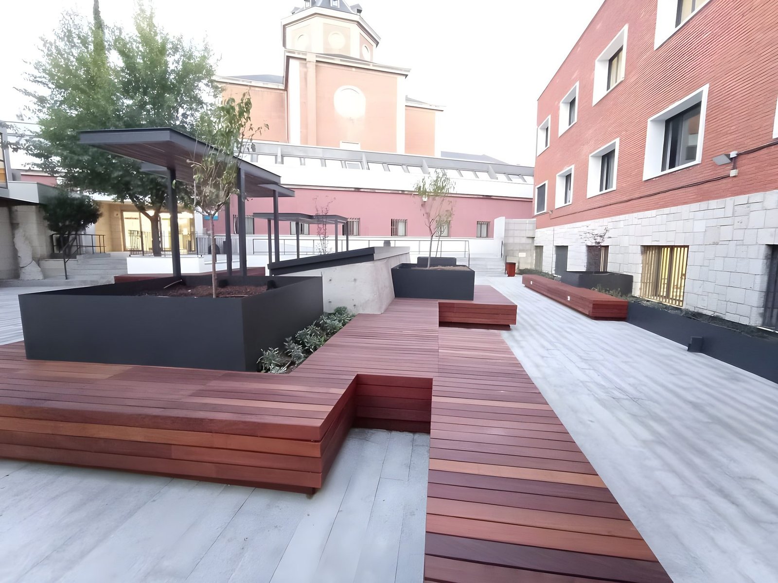 Universidad San Pablo CEU · Faculty of Law & Economics · Plaza and cafeteria · view 4