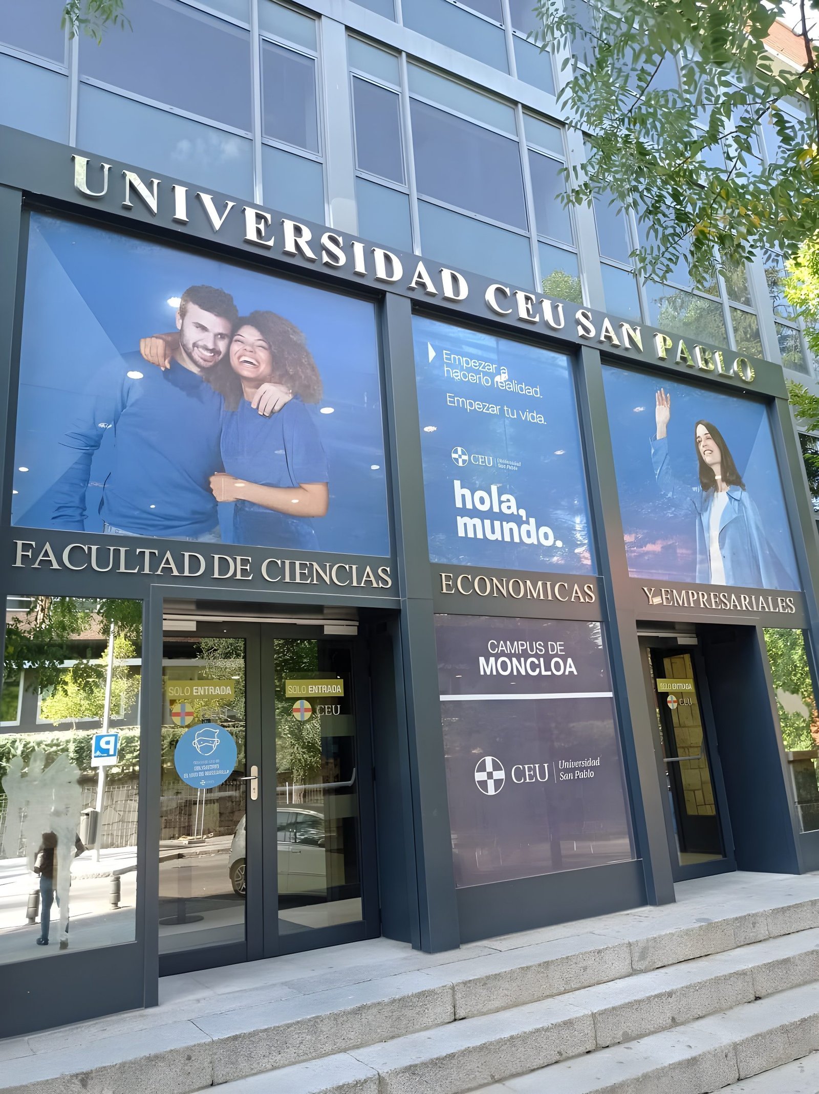 Universidad San Pablo CEU · Faculty of Law & Economics · Plaza and cafeteria · view 6